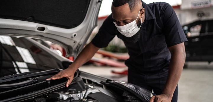 Auto mechanic man with face mask